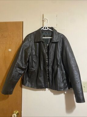 Leather jacket coffe color, 1 pockets each side,elegant, Open to Offers!